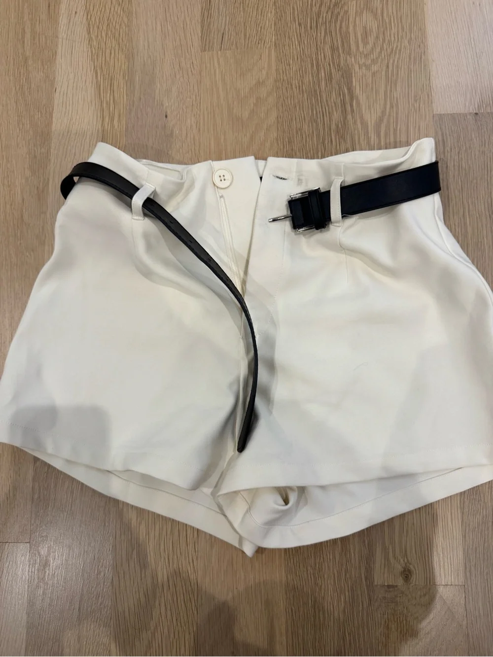 High-Waist Cream Women's Shorts with Black Belt